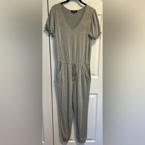Lea & Viola Gray Ruffle Sleeved Casual Jumpsuit